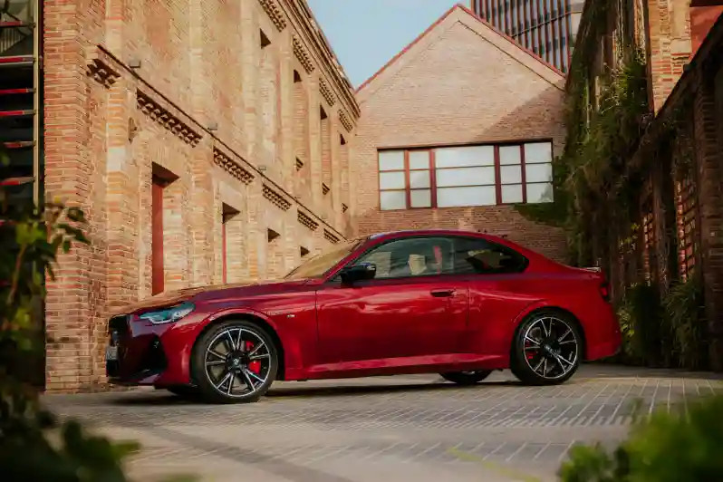 BMW 2시리즈 쿠페(옆 모습)