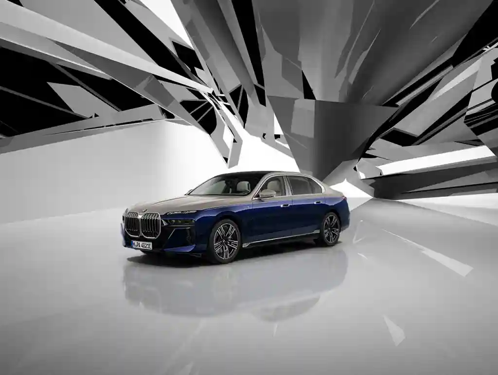 BMW 750e xDrive M 스포츠 투톤 에디션